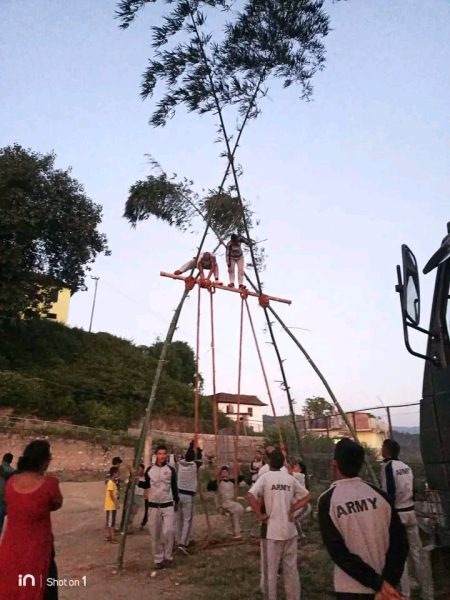 बडा दसैंको उपलक्ष्यमा सेनाले हाले सिलगढीमा सबैका लागि पिङ