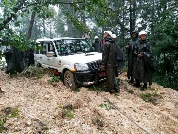 अविरल वर्षाले अवरुद्ध भीमदत्त राजमार्ग सुचारू
