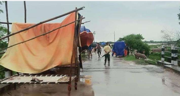 कैलालीमा बाढी : सयौँ परिवार सडकमा
