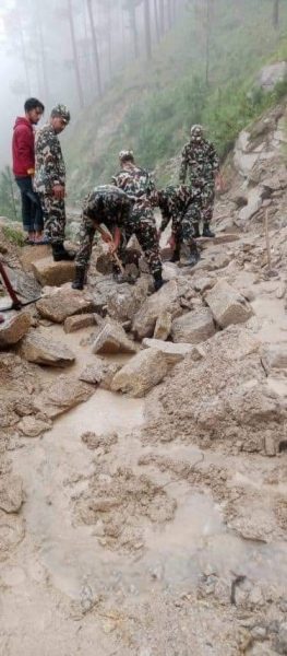 श्री भैरव प्रसाद गण द्वारा अबरुद्ध बाटो सञ्चालनमा