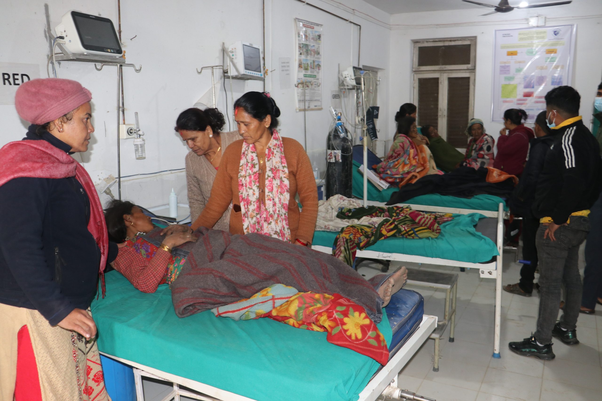 डाेटीमा भूकम्पले घर भत्किंदा ६ जनाकाे मृत्यु, ५ जना घाइते
