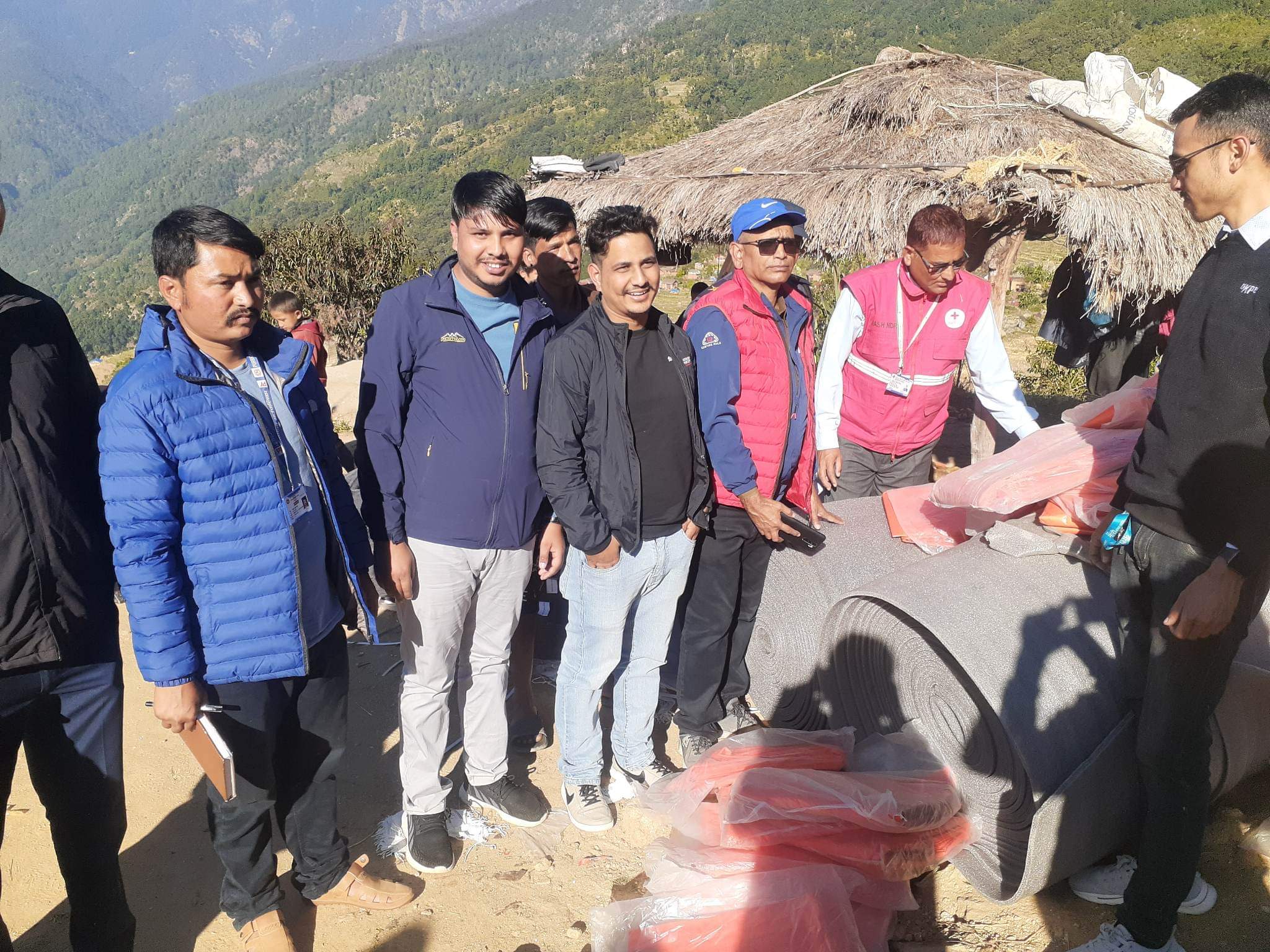 बैंकर्स क्लवद्वारा भुकम्प पिडितलाई सहयाेग