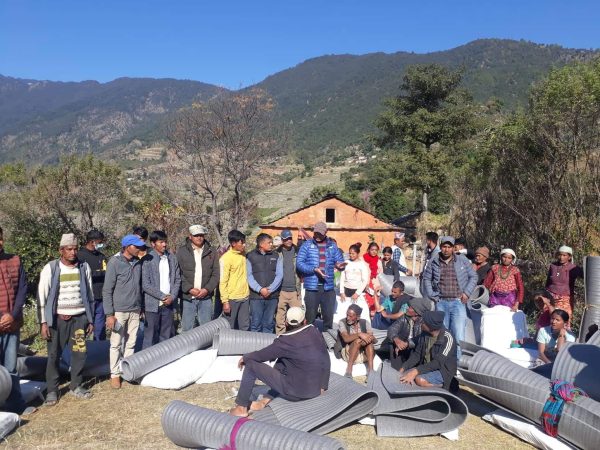 सामुदायीक बिकास केन्द्र द्धारा भूकम्प प्रभाबितलाई सहयोग