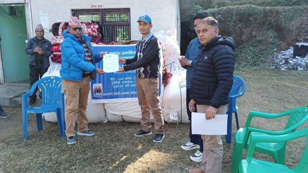 युएमएनद्वारा भूकम्प प्रभावितलाई न्यानो कम्बल सहयोग