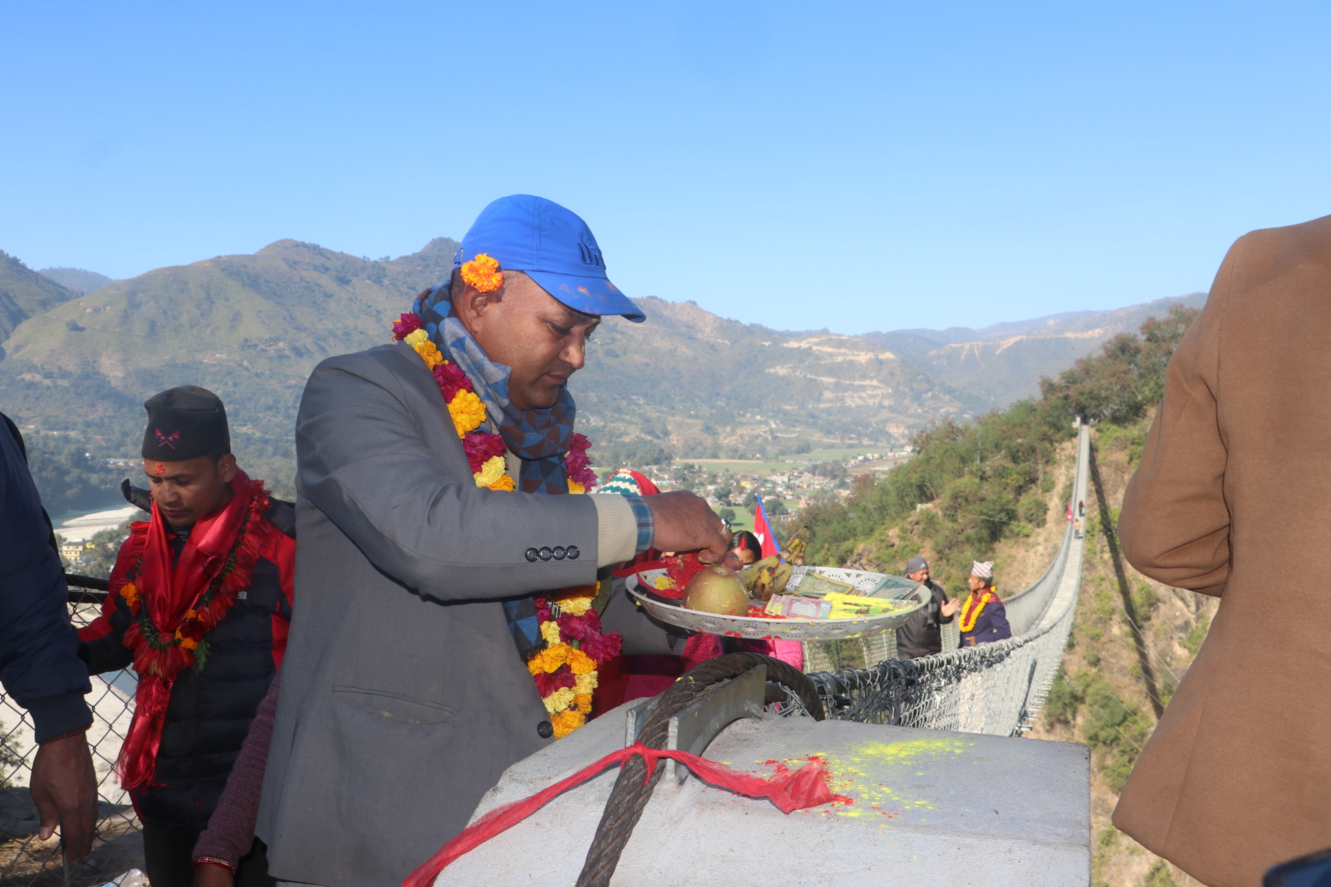 दिपायल स्थित भाइरल झोलुंगे पुलको उद्घाटन