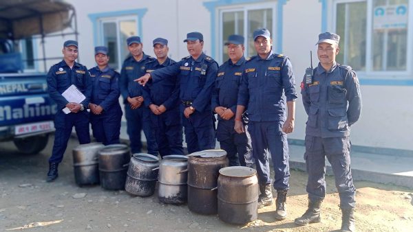 डोटीमा २५ सय लिटर घरेलु मदिरा नष्ट, मदिरा बनाउने सामग्री बरामद