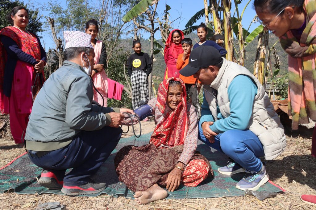 जेष्ठ नागरिकसँग मेयर : घर–घरमै स्वास्थ्य सेवा