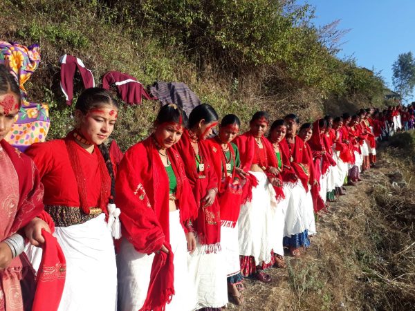 रनपुतला पर्बमा छोरीहरु पराई घर जादैन भन्दै गितमार्फत बिलौना पोख्दै