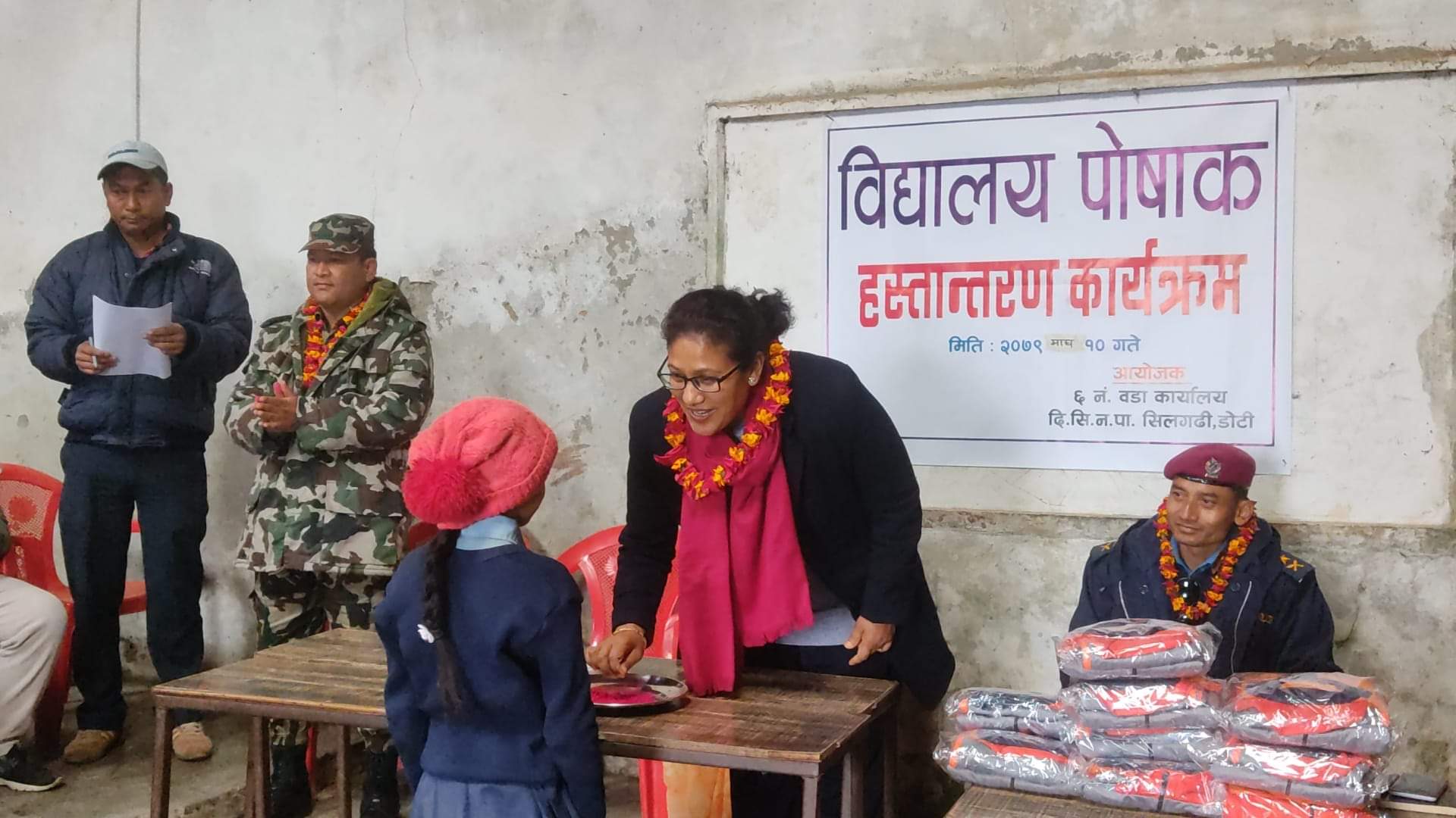 १ सय ४८ जना बालबालिकालाई बिद्यालय पोषाक सहयोग