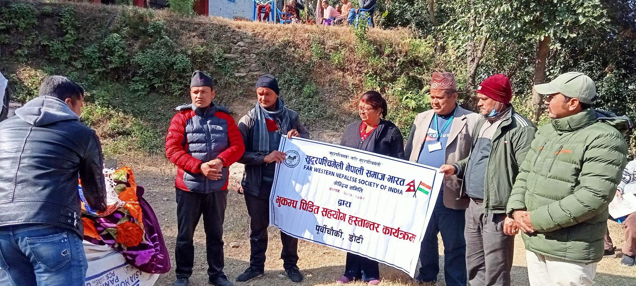 सुदुर पश्चिमेलि नेपाली समाज-भारत द्वारा भुकम्प पीडित लाई न्यानो कपडा सहयोग