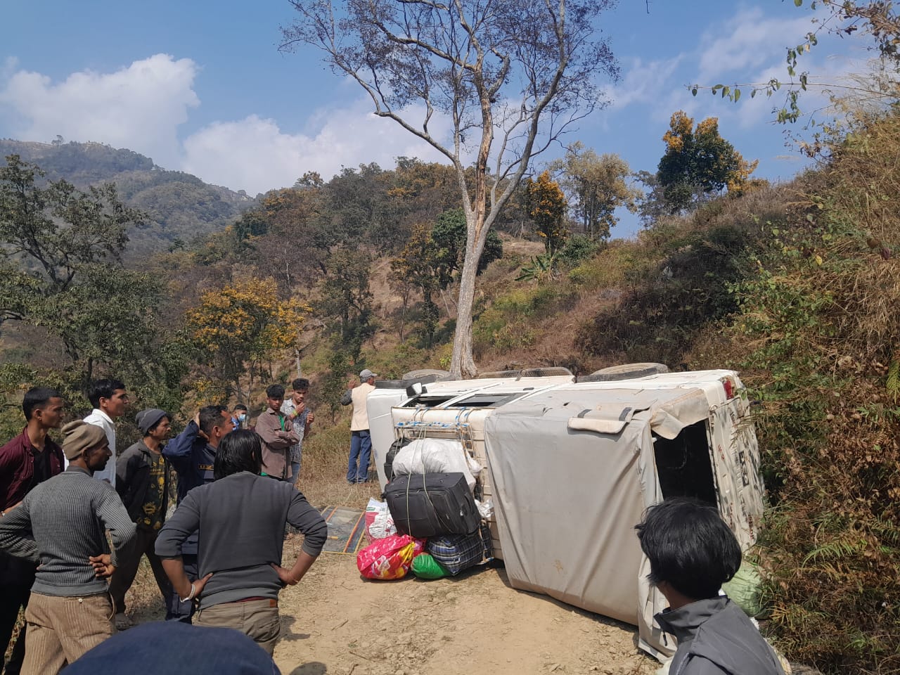 डडेल्धुरामा जिप दुर्घटना हुदा,एक महिलाको घटनास्थलमै मृत्यु
