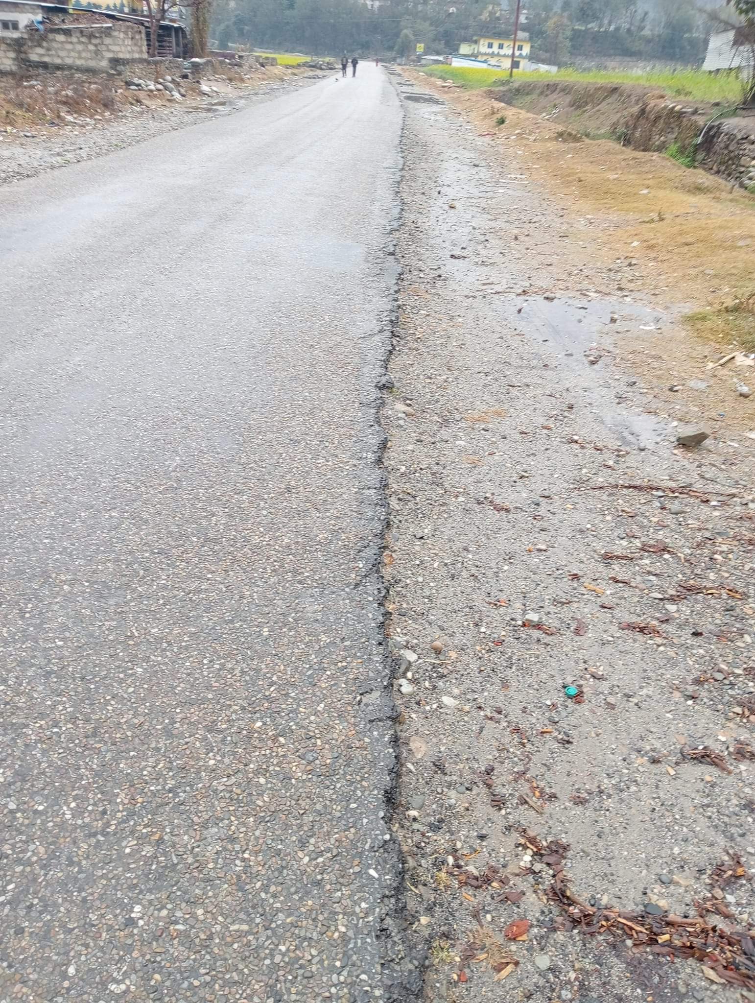 डोटीमा सडक भत्काएर ठेकेदार बेपत्ता