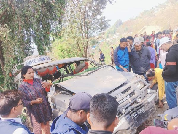 डोटीमा जिप र मोटरसाईकल आपसमा ठोकीदा ६ जना घाईते