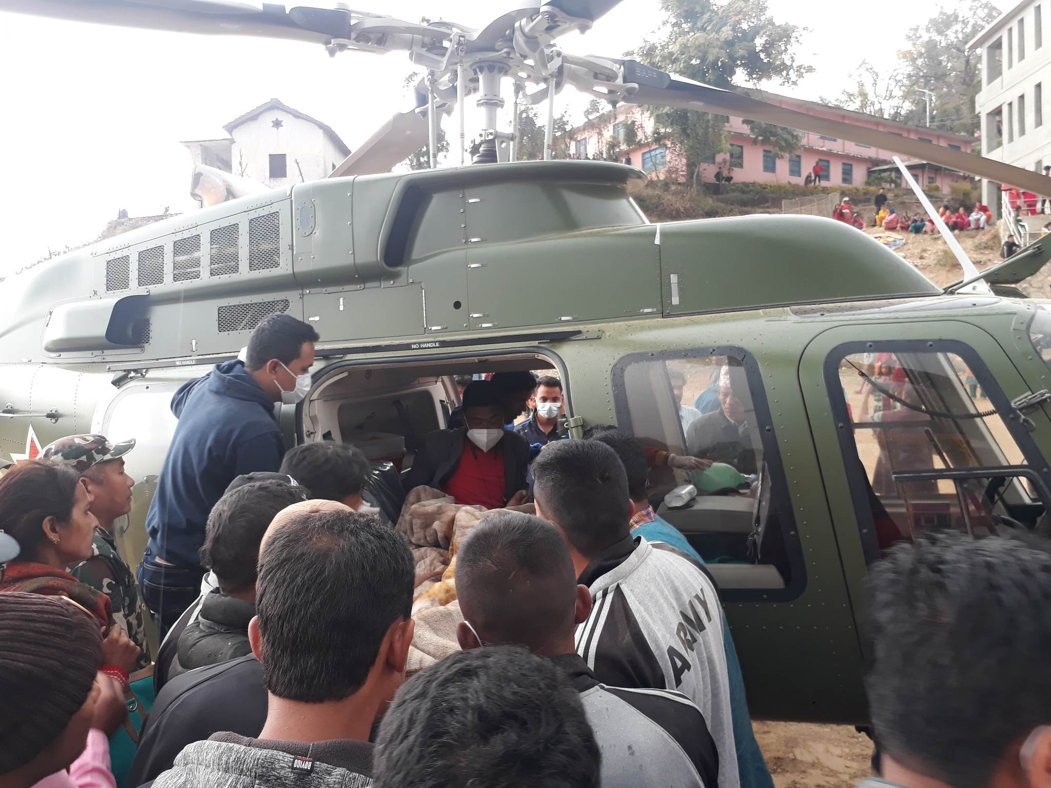 डोटीजिप दुर्घटनाका घाईतेलाई सेनाको हेलीकप्टर मार्फत उद्धार