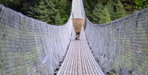 बझाङमा सात वर्षमा पनि बनेन झोलुंगे पुल