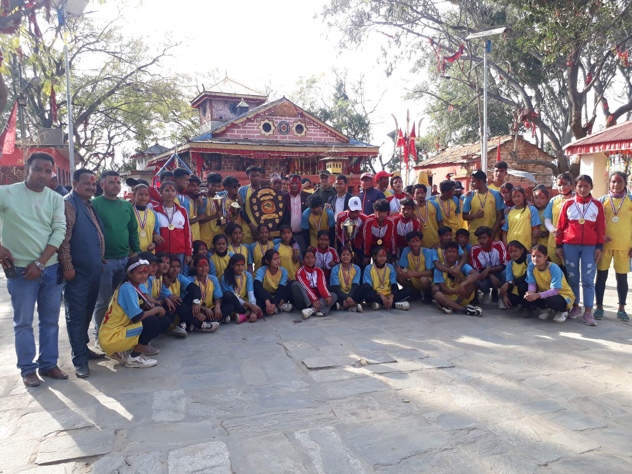 जिल्ला स्तरिय राष्ट्रपति रनिङ शिल्डको उपाधी दिसिनपालाई