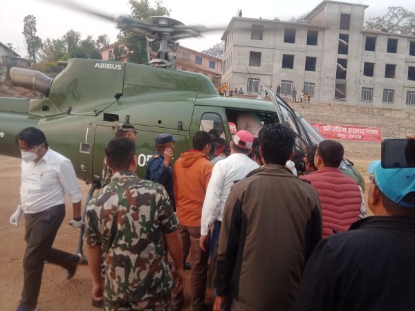 डाेटीमा जिपबाट खसेर गम्भिर घाइते भएका एक बालकको हेलिकप्टरद्वारा उद्धार