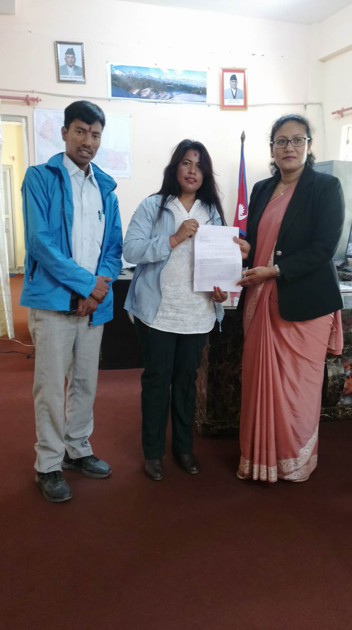 डोटीमा भ्रष्टाचार विरुद्ध प्रजिअ मार्फत प्रधानमन्त्रीलाई ज्ञापन पत्र