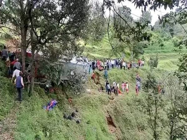 बैतडी बस दुर्घटनामा एकको मृत्यु, ३८ जना घाइते