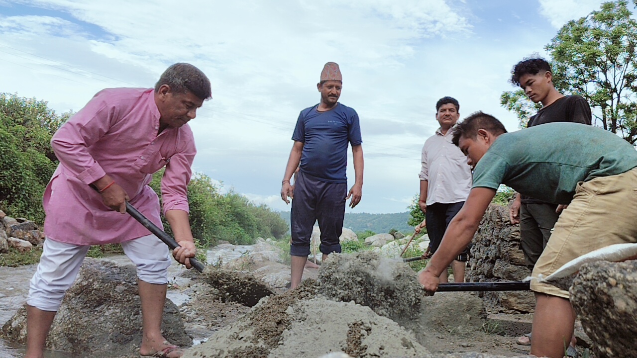 वायलको सेरी खोलामा पुल बन्दै, सेरीपछि तुस्यात खोलामा श्रमदान गर्ने घोषणा (भिडियाे सहित)