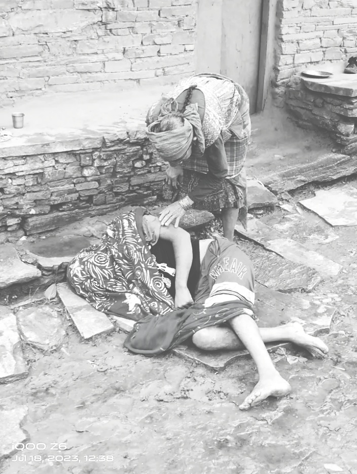 डोटीमा भिरबाट लडेर एक युवक मृत्यु