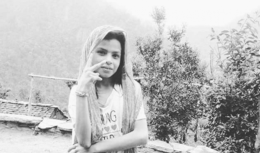 डोटीमा भिरबाट लडेर एक बालिकाको मृत्यु