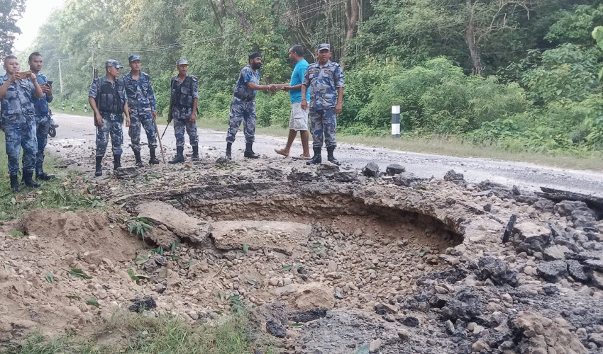 पूर्व–पश्चिम राजमार्गमा बम विस्फोट