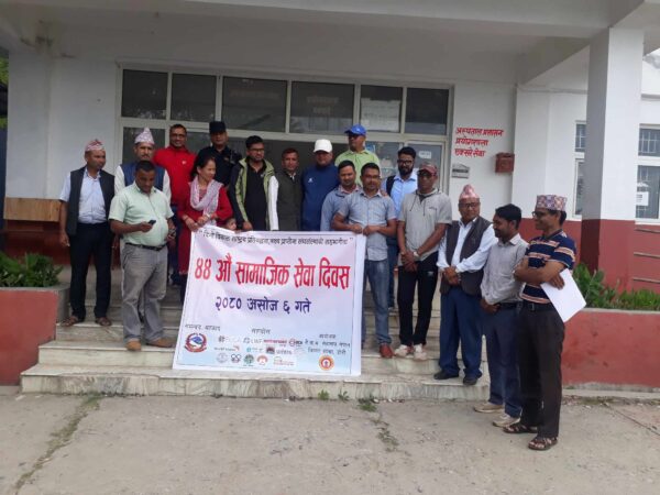 डोटीमा सामाजिक सेवा दिवसको अवसरमा बिरामीलाई फलफूल