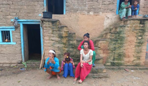 बैतडी: बीचमै पढाई छोड्दै बालबालिका