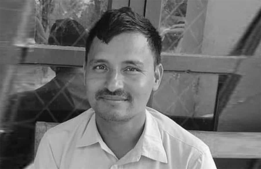 डोटी बस दुर्घटनामा श्रीमती र छोरा गुमाएका बडुवाल उपचार नपाएर बिते