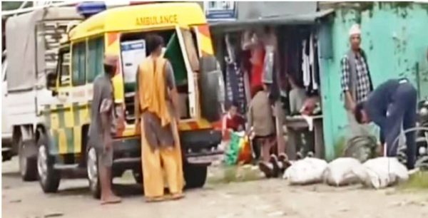 डोटीको जोरायल गाँउपालिकाको एम्बुलेन्समा विद्युतका सामाग्री ढुवानी