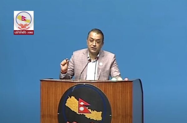 विद्यार्थीलाई त्रिभुवन विश्वविद्यालयतिर भन्दा त्रिभुवन विमानस्थलतिर जान रहर हुन्छ: गगन थापा