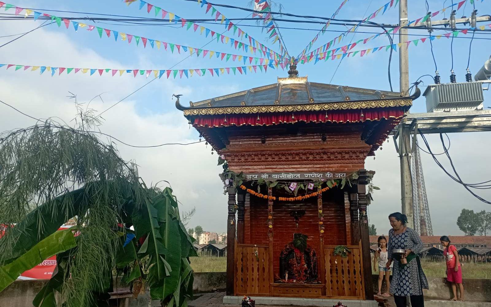 चन्दा उठाएर बनाइयो कलात्मक मन्दिर