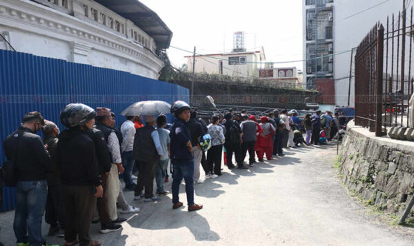 बैंकहरूले लुकाए नयाँ नोट, रित्तो हात फर्किँदै सर्वसाधारण