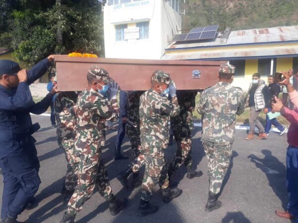 ईजरालयमा मारिएका दुई विद्यार्थीको शव एक महीना पछी डोटी आईपुग्यो 