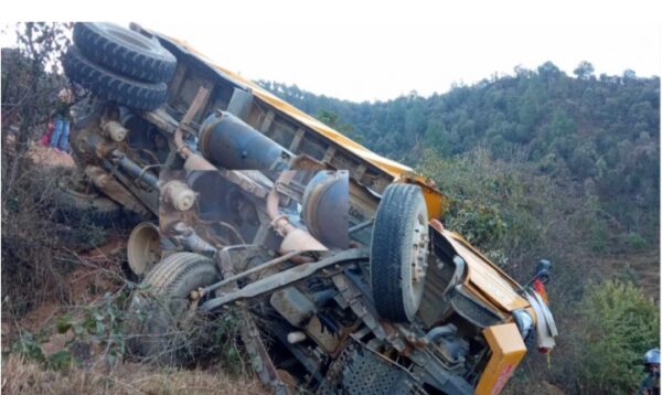 बैतडीमा टिप्पर दुर्घटना