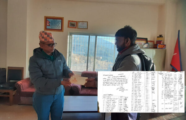 पुर्बिचौकिका आगलागी पिडित प्रेम दमाईलाई आर्थिक सहयोग