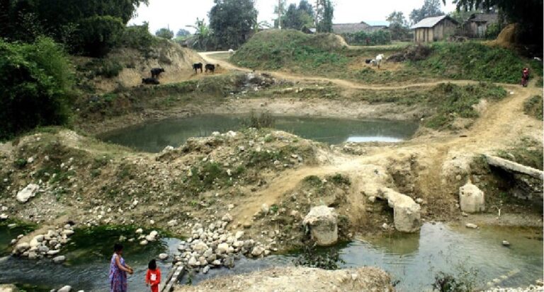 धनगढीको घुरही खोलामा निर्माणाधीन पुलको म्याद सकियो, पुल बनेन