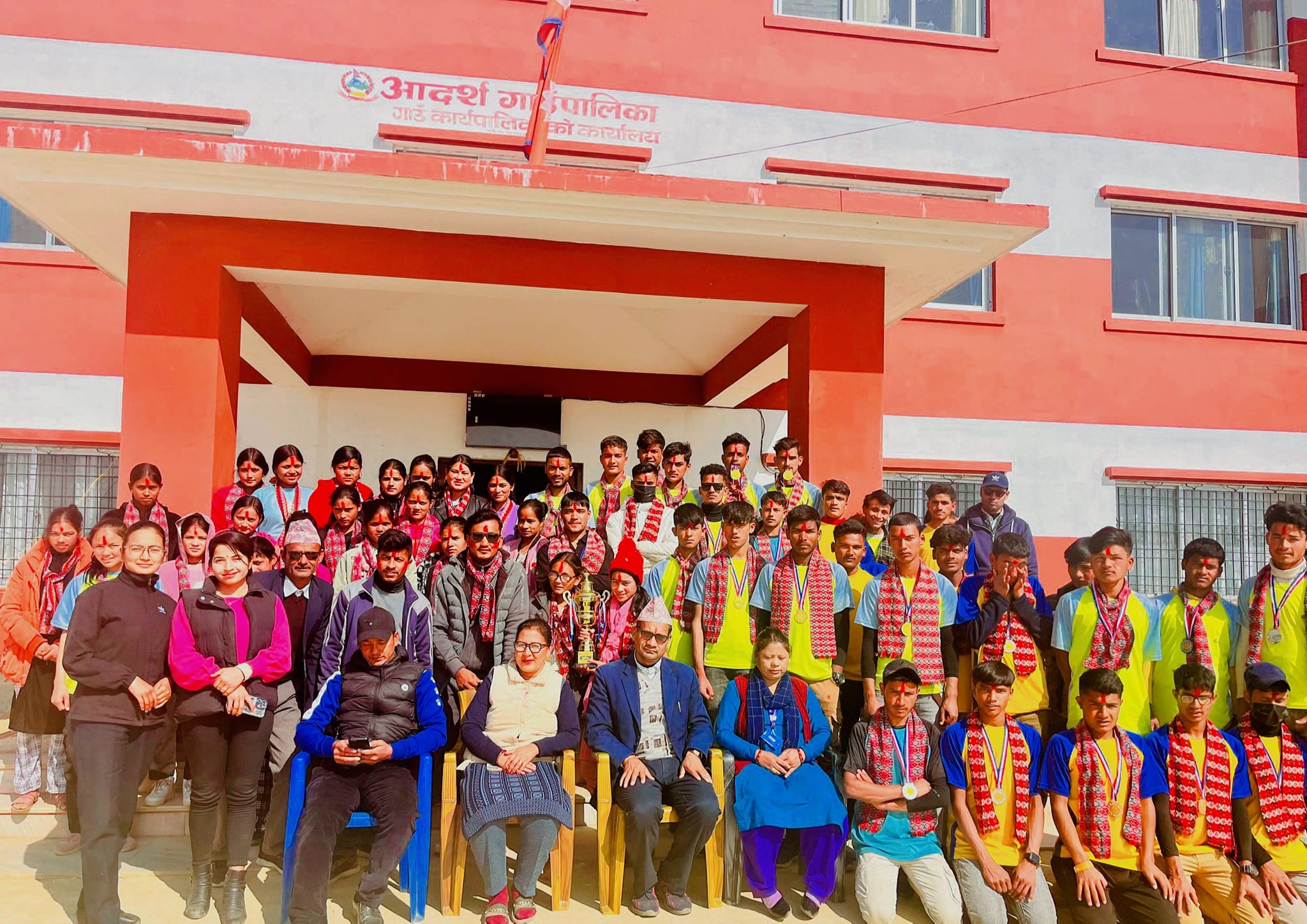 डोटीको आदर्श गाउँपालिका द्धारा खेलाडी बिद्यार्थिहरुलाई सम्मान