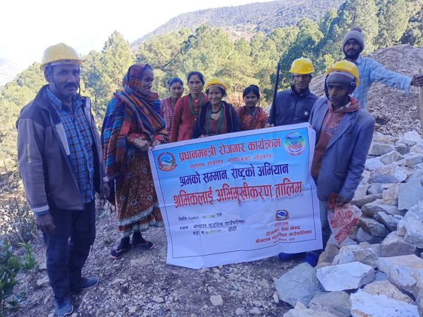 बोगटानमा श्रमिकहरूलाई अभिमुखीकरण तालिम