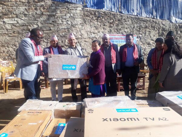 बाल सुधार गृह डोटीलाई विभिन्न बस्तु तथा उपकरण सहयोग