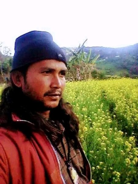 बुढा रुखहरु मात्र एक्लै बस्छन अचेल गाउमा”गजल”