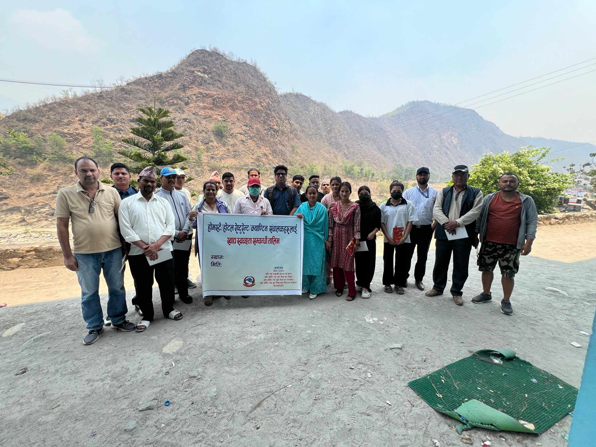 डोटीमा होटेल रेस्टुरेन्ट सञ्चालकहरूलाई खाद्य स्वच्छता सम्बन्धी तालिम