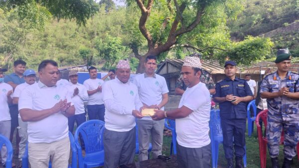 डढेलो निभाउने क्रममा ज्यान गुमाउने परिवारलाई नगद हस्तान्तरण