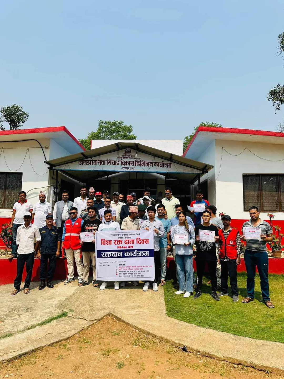 डोटीमा कर्मचारी द्वारा रक्तदान कार्यक्रम