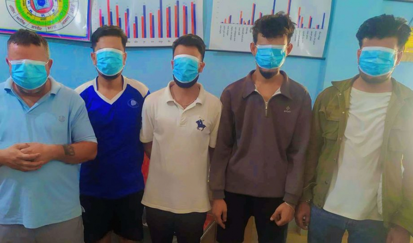 अत्तरियाको एक होटलबाट लागुऔषधसहित ५ जना पक्राउ