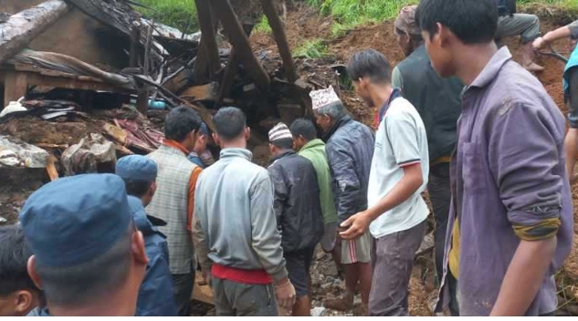 ९ जनाको परिवार बस्ने घर पहिरोले पुर्‍यो, ४ जनाको मृत्यु