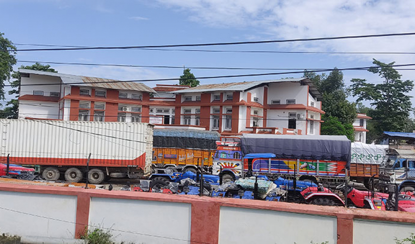 कैलाली भन्सार नाका भएर भित्रियो ६ हजार ३७७ टन गहुँ