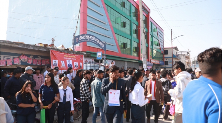 ऐश्वर्य बहुमुखी क्याम्पसमा फर्जी भोट हाल्न बुथमा पुगेका विद्यार्थी पक्राउ