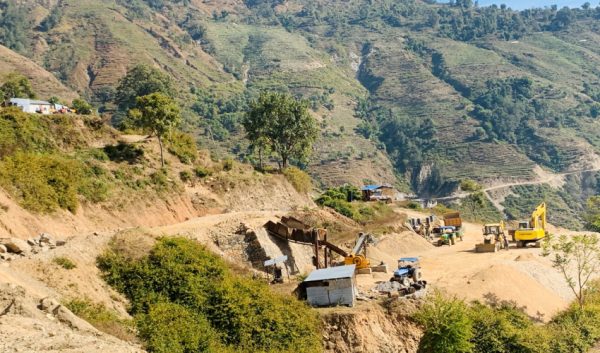अछामको जयगढ–रामारोशन सडक कालोपत्रको काम २ वर्षदेखि ठप्प